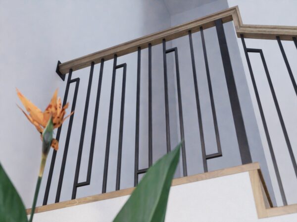 16.9.3 Level Double Leg Iron Baluster